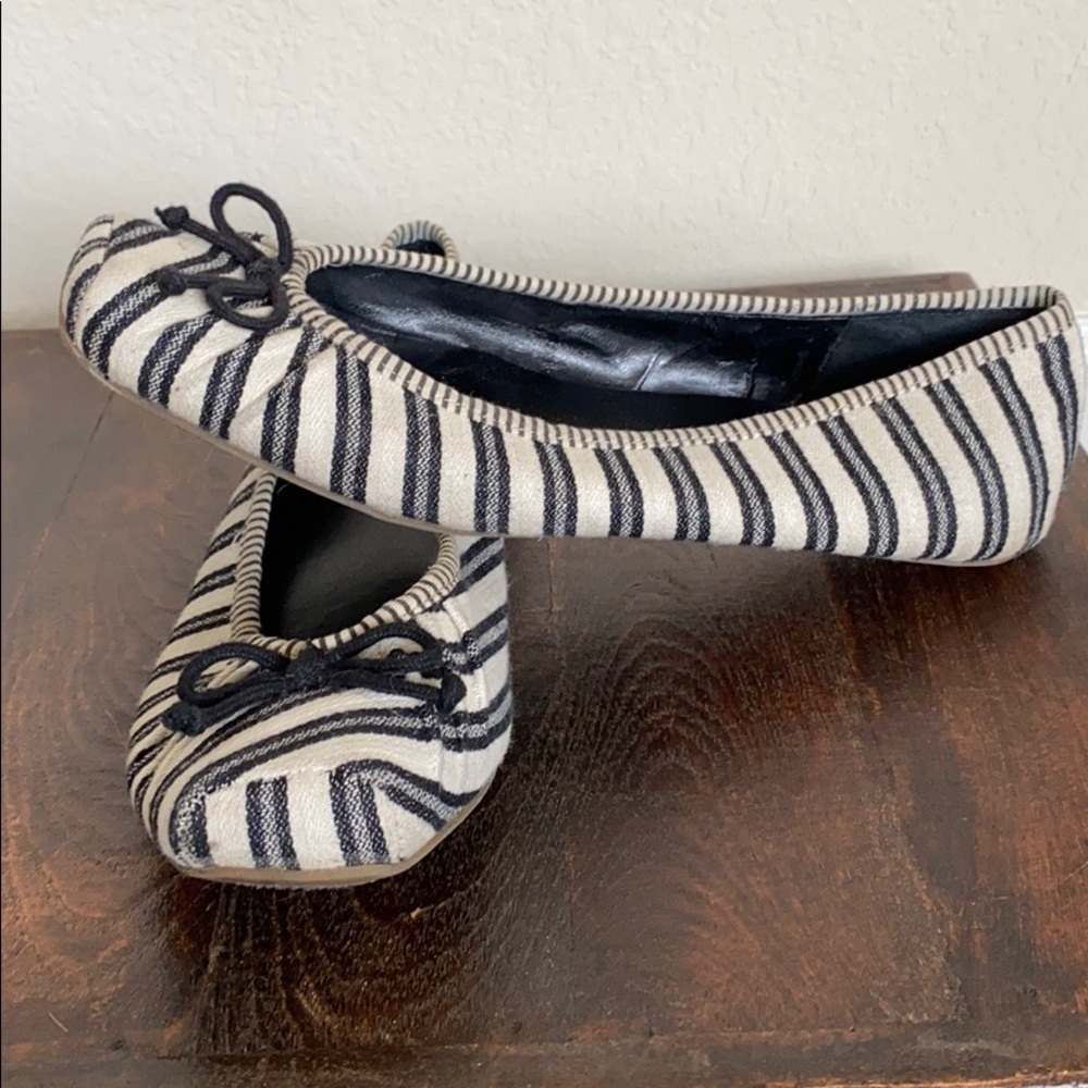 Jessica Simpson ballet flats - black and cream